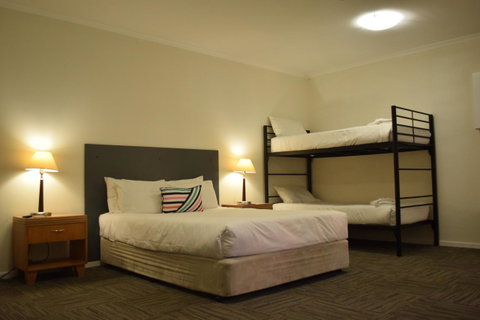 CROWN CENTRAL BUSINESS DISTRICT MOTEL - NO UNDER 18s - Accommodation Broadbeach 40