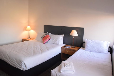 CROWN CENTRAL BUSINESS DISTRICT MOTEL - NO UNDER 18s - Accommodation Broadbeach 31