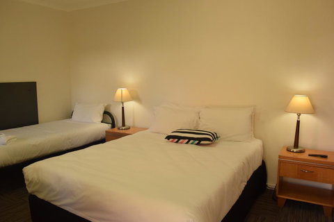 CROWN CENTRAL BUSINESS DISTRICT MOTEL - NO UNDER 18s - Accommodation Broadbeach 37