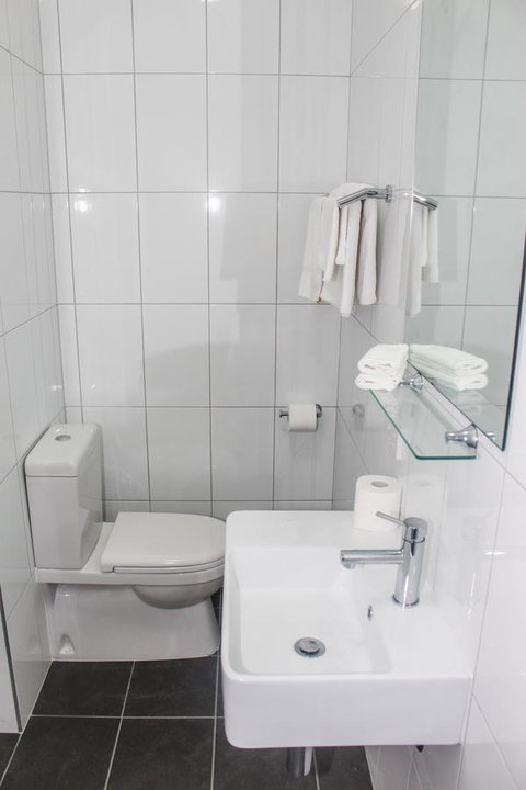 CROWN CENTRAL BUSINESS DISTRICT MOTEL - NO UNDER 18s - Accommodation Broadbeach 17