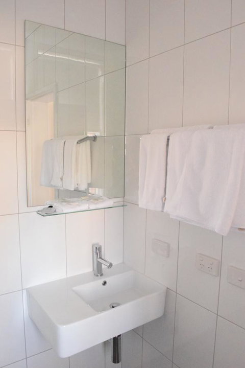 CROWN CENTRAL BUSINESS DISTRICT MOTEL - NO UNDER 18s - Accommodation Broadbeach 29