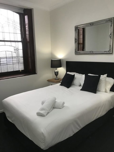 CROWN CENTRAL BUSINESS DISTRICT MOTEL - NO UNDER 18s - Accommodation Broadbeach 0