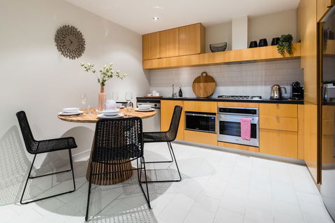 Auguste, Melbourne CBD Private Accommodation With Parking - Accommodation Broadbeach 9