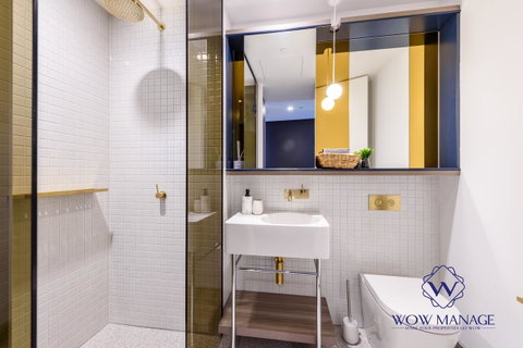 WOW Apartment On Lonsdale - Accommodation Broadbeach 11
