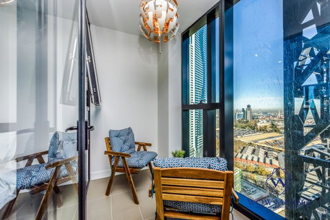 WOW Apartment On Lonsdale - Accommodation Broadbeach 2