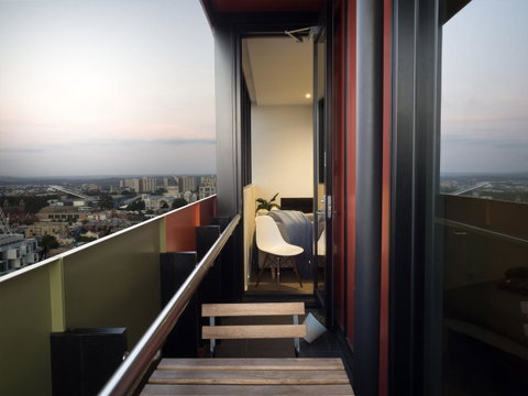 LittleStay Swanston - 2 Bedroom Aptm - Accommodation Broadbeach 25