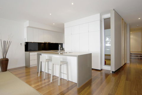 C-Scape Water Front Apartment - Accommodation Broadbeach 1