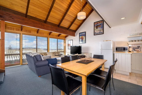 FOUNTAINS 3, Mount Hotham - Accommodation Broadbeach 2