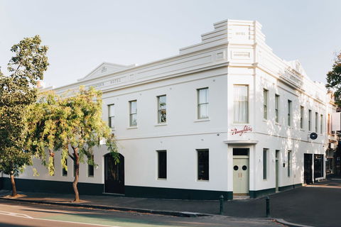 Naughtons Hotel - Accommodation Broadbeach 0