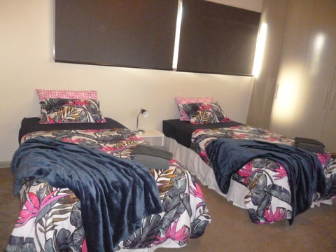 HogmortHomes Neale Street - Accommodation Broadbeach 4