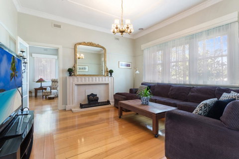 HogmortHomes Neale Street - Accommodation Broadbeach 1