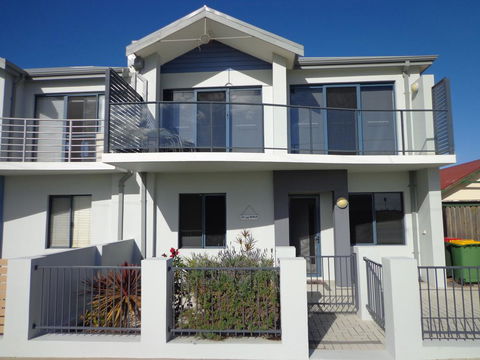 The Beach Villa Bunbury - Accommodation Broadbeach 0
