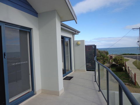The Beach Villa Bunbury - Accommodation Broadbeach 2