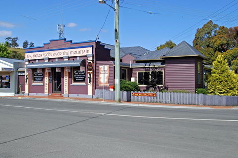 The Bears Went Over The Mountain - Accommodation Broadbeach 0
