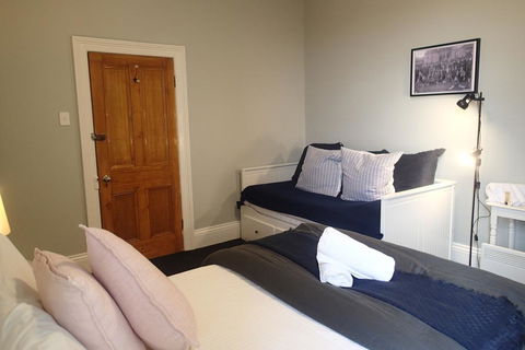 The Bischoff Hotel - Accommodation Broadbeach 2