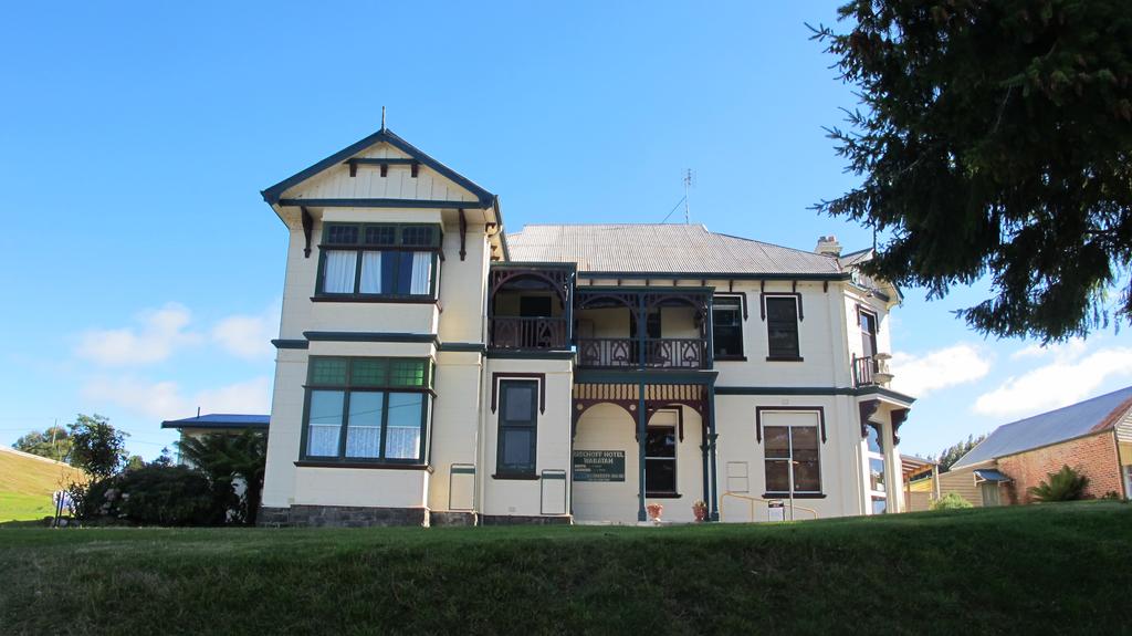 Waratah TAS Accommodation Broadbeach