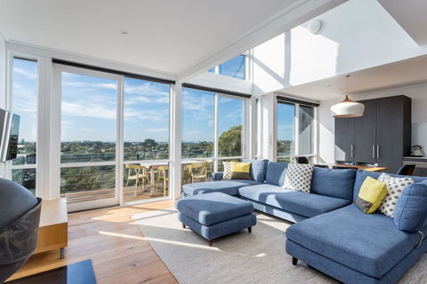 The Blairgowrie Glasshouse: 360 Views - Accommodation Broadbeach 0