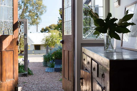 The Blue Barn - Accommodation Broadbeach 2