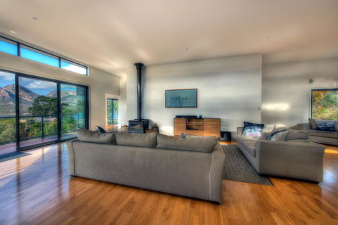 The Bolthole - Accommodation Broadbeach 1