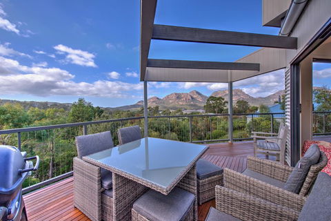 The Bolthole - Accommodation Broadbeach 2