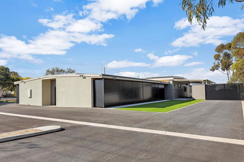 The Bunkhouse - Accommodation Broadbeach 2