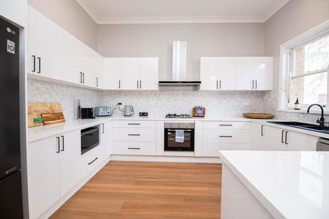 The Byng House Grand And Central, Entertain 12 - Accommodation Broadbeach 1