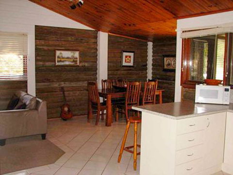 The Cabin - Accommodation Broadbeach 3