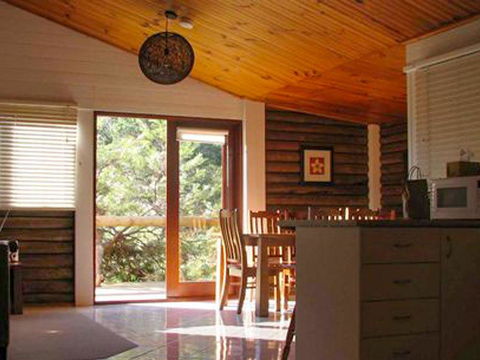 The Cabin - Accommodation Broadbeach 0