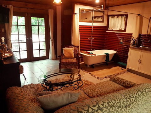 The Cabin - Accommodation Broadbeach 0