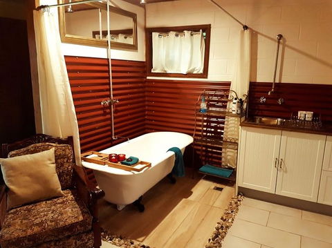 The Cabin - Accommodation Broadbeach 2
