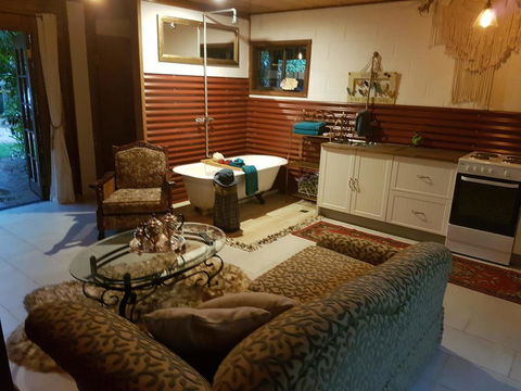The Cabin - Accommodation Broadbeach 1