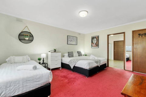 The Calzburg Guest Home - Accommodation Broadbeach 1