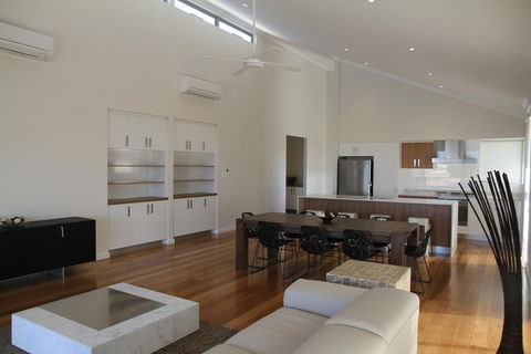 The Carnarvon Luxury Canal Home - Accommodation Broadbeach 3