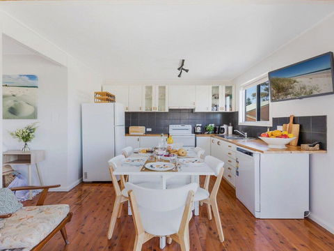 The Chalet At Callala Beach - Beach House Character - Accommodation Broadbeach 1