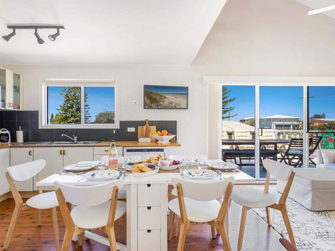 The Chalet At Callala Beach - Beach House Character - Accommodation Broadbeach 3