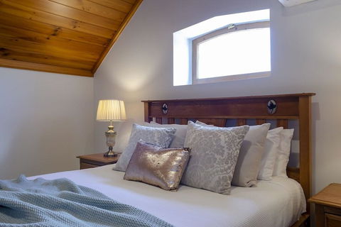 The Chapel - Accommodation Broadbeach 3