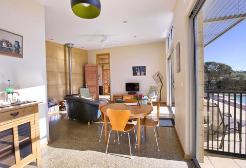 The Chocolate Lily Bed & Breakfast - Accommodation Broadbeach 1