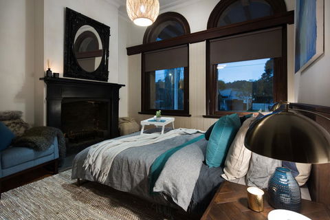The Coach House - Accommodation Broadbeach 2