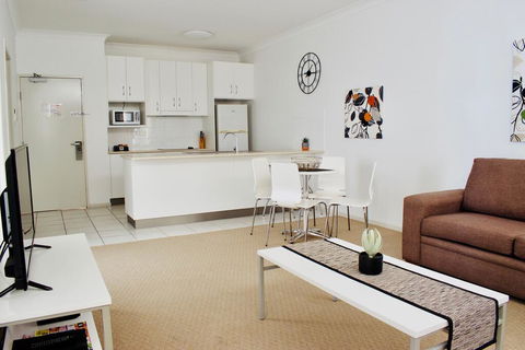 The Coast Motel - Accommodation Broadbeach 1