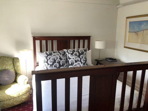 The Corner Hotel Alexandra - Accommodation Broadbeach 3