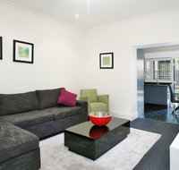 The Courtyard of St Neot - Art Deco 2BR Potts Point Apartment with Large Courtyard in Stunning Location - Accommodation Broadbeach