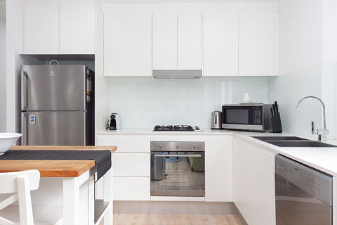 The Cove - L'Abode Accommodation - Accommodation Broadbeach 0