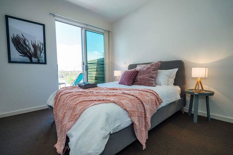The Cove @ New Port-Pool - Spa - Sauna - Gym & More - Accommodation Broadbeach 2