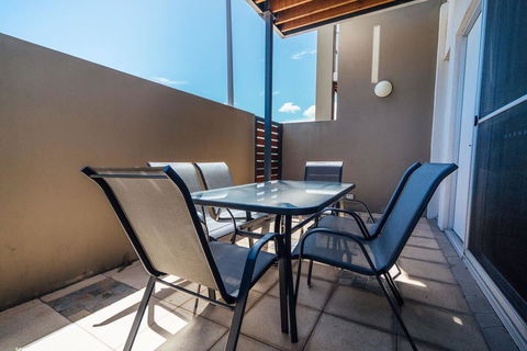 The Cove @ New Port-Pool - Spa - Sauna - Gym & More - Accommodation Broadbeach 3