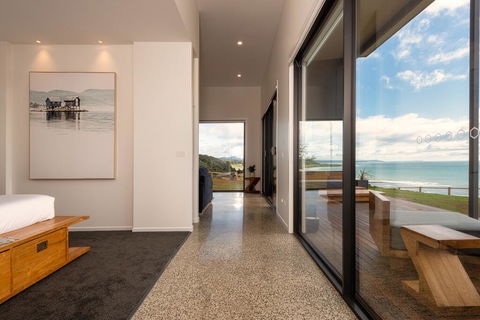 The Cove Tasmania - Accommodation Broadbeach 2