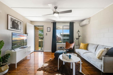 The Cowhide Cabin - Comfy, Family Friendly Stays In Toowoomba - Accommodation Broadbeach 1