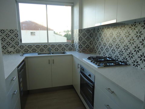 The Crest Apartments - Accommodation Broadbeach 3