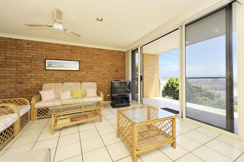 The Crest Unit 1 - Shoal Bay - Accommodation Broadbeach 3
