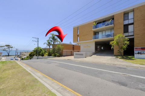 The Crest Unit 1 - Shoal Bay - Accommodation Broadbeach 1