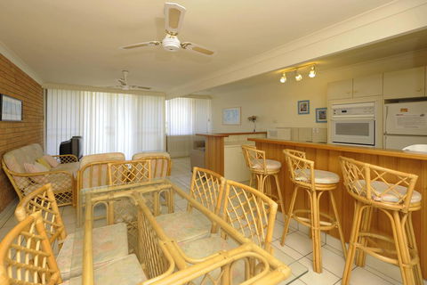 The Crest Unit 1 - Shoal Bay - Accommodation Broadbeach 2